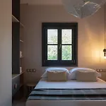 Art Group Living Apartment *