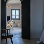Apartment Art Group Living *