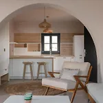 Art Group Living Naousa (Paros)