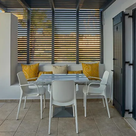 アパート Art Group Living ナウサ