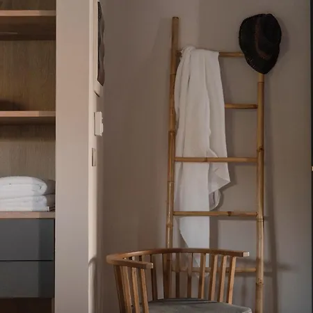 アパート Art Group Living ナウサ