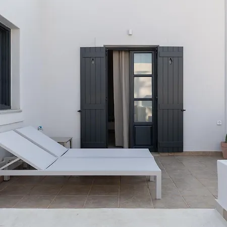 Art Group Living ナウサ